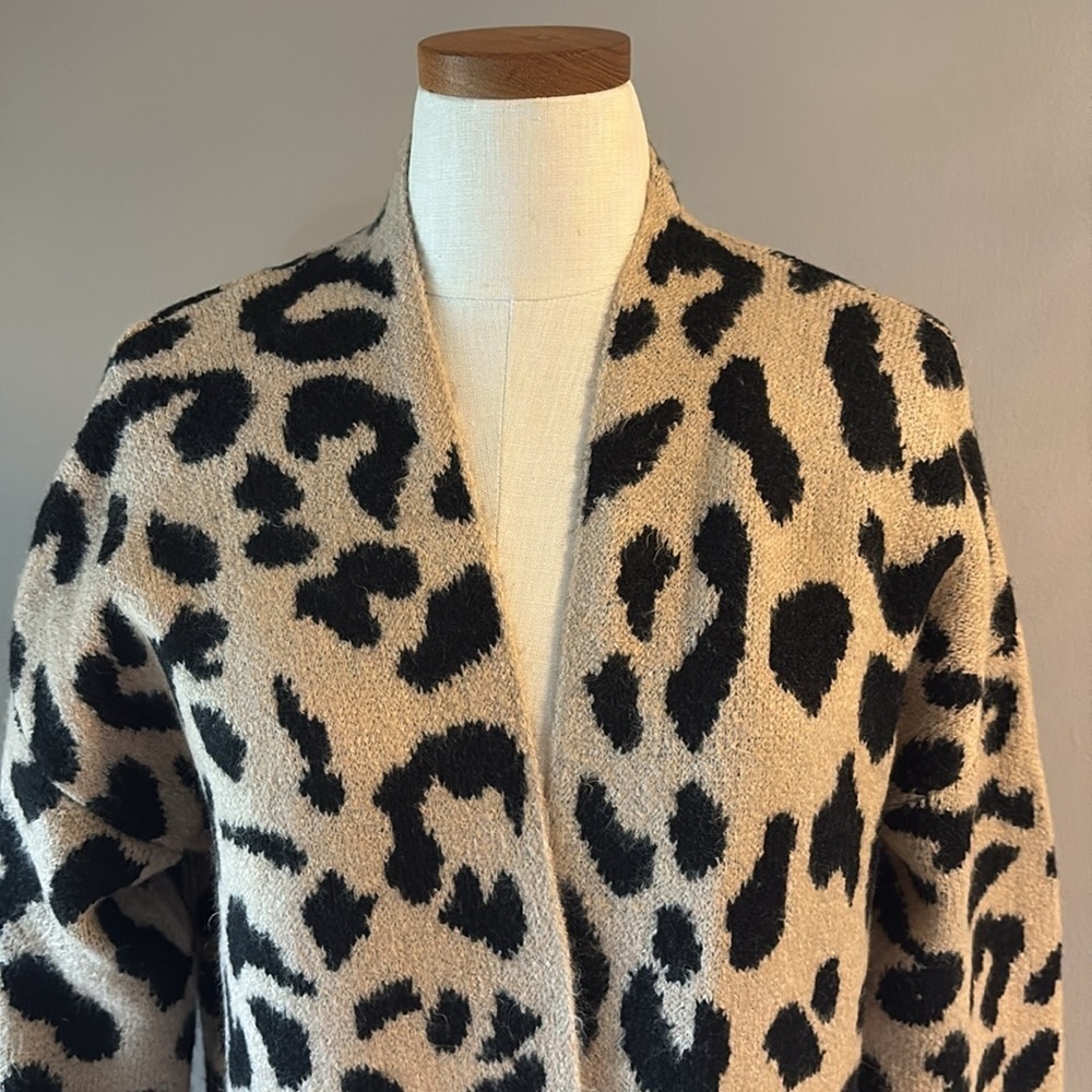 NWT Comfy Luxe women’s tan camel black leopard long cardigan ONE SIZE super soft - Picture 3 of 13